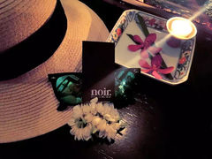 -Noir. Dining in the Dark