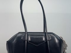 -GIVENCHY(佛罗伦萨小镇奥莱店)