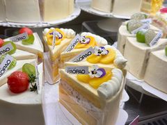 芒果血糯米鲜奶戚风-PAOPAO Bakery&Café(港汇店)