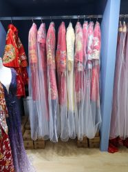 -觅白婚纱礼服馆