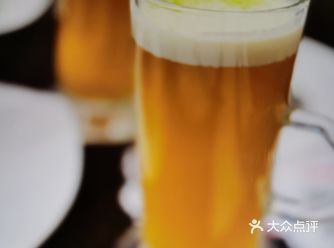 在罗宾森的必胜客是一个老店，等于从小吃到大的环境特别