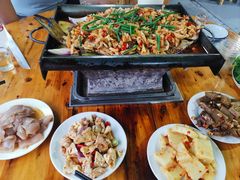 -宏兴烤鱼山庄(宣恩总店)