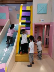 -多多淘儿童体验中心(重庆来福士店)