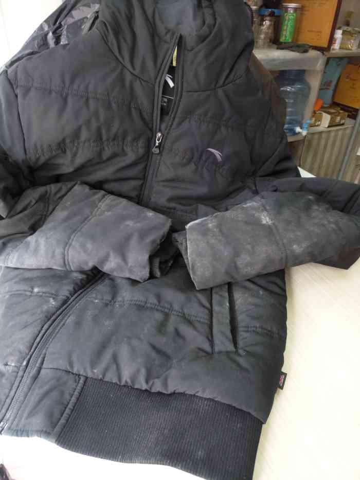 打分 40 /人 我的羽绒服发霉好严重,本来抱着试试看的心态拿去洗,结果