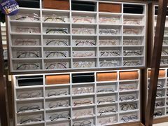 -视野联行眼镜·蔡司授权店(长白万象汇店)