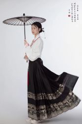 点击看大图 -挪娅婚纱摄影皇家会所