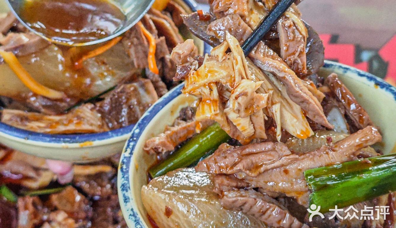 生活没那么复杂，一片江景➕一锅牛杂😆  