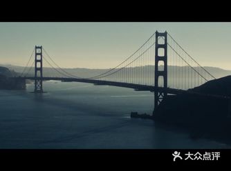 记得很早以前看过一部科幻电影，也有隐形人，自己套个塑