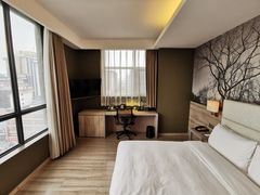 -西安大雁塔科技大学地铁站亚朵酒店