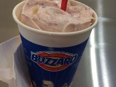 草莓香蕉-DQ·蛋糕·冰淇淋(虹口龙之梦店)