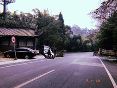 -峨眉山报国寺
