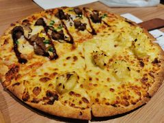 炙烤澳洲牛肉拼榴莲多多薄装披萨-必胜客(国贸店)