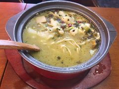 石锅酸菜鱼-周鱼小馆石锅酸菜鱼(活力汇店)