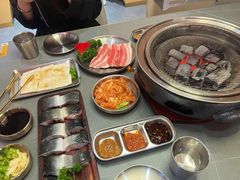 -围炉肉舍•炭烤活鳗•丹东海鲜烤肉(步行街店)