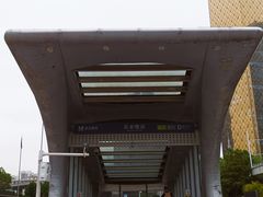 -瑞幸咖啡(岳家嘴地铁站店)