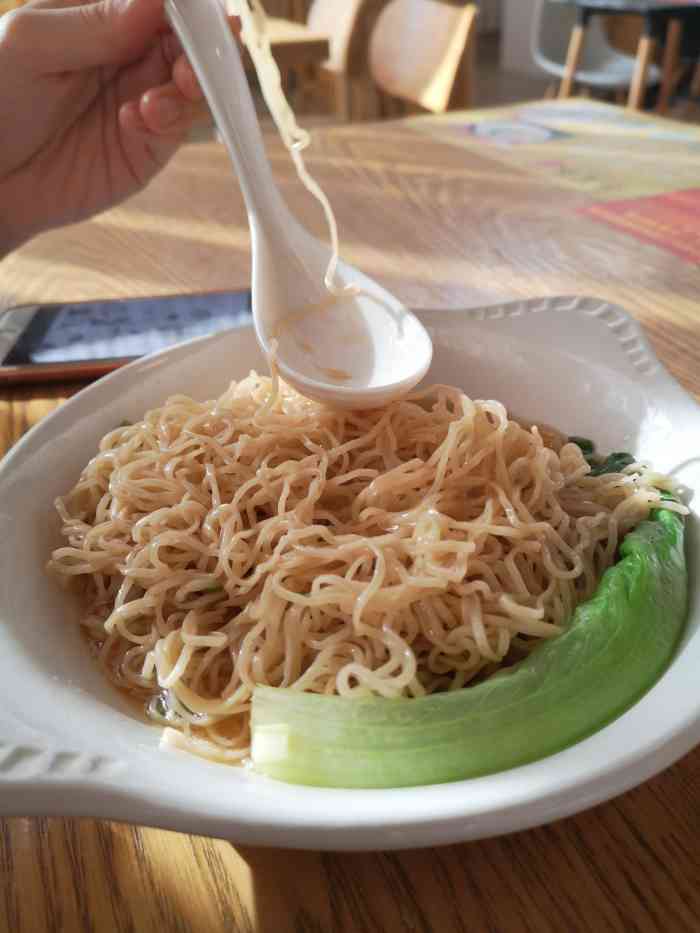 罗村商业广场的一家快餐店.价钱实惠,上菜较快.