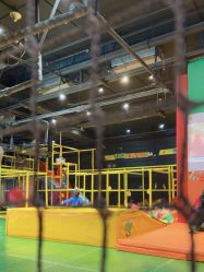 -蹦蹦跳跳(新奥购物中心店)