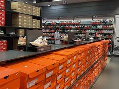 -百年港湾奥特莱斯(香炉礁店)