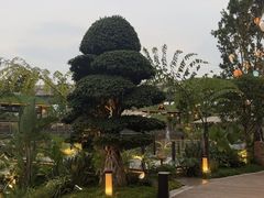 -茅草房·河畔园林火锅