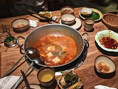 -野山舂·贵州现舂酸汤火锅(鸿通城店)