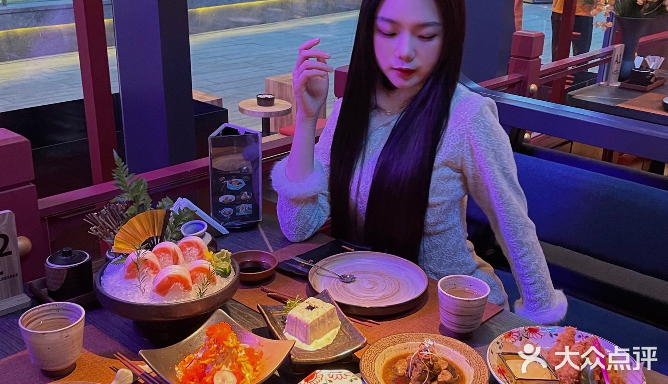 成都探店 首家大鱼海棠风装潢的日料食