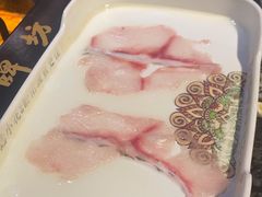 -老牌坊云南鱼豆花火锅(哈西万达店)