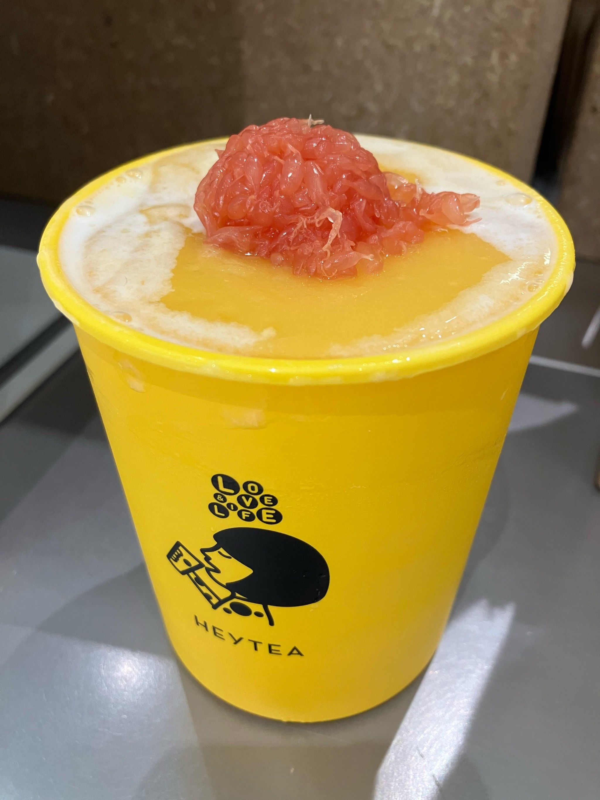 🍂金秋时节快去喝装在艳黄杯子里的喜茶🍂