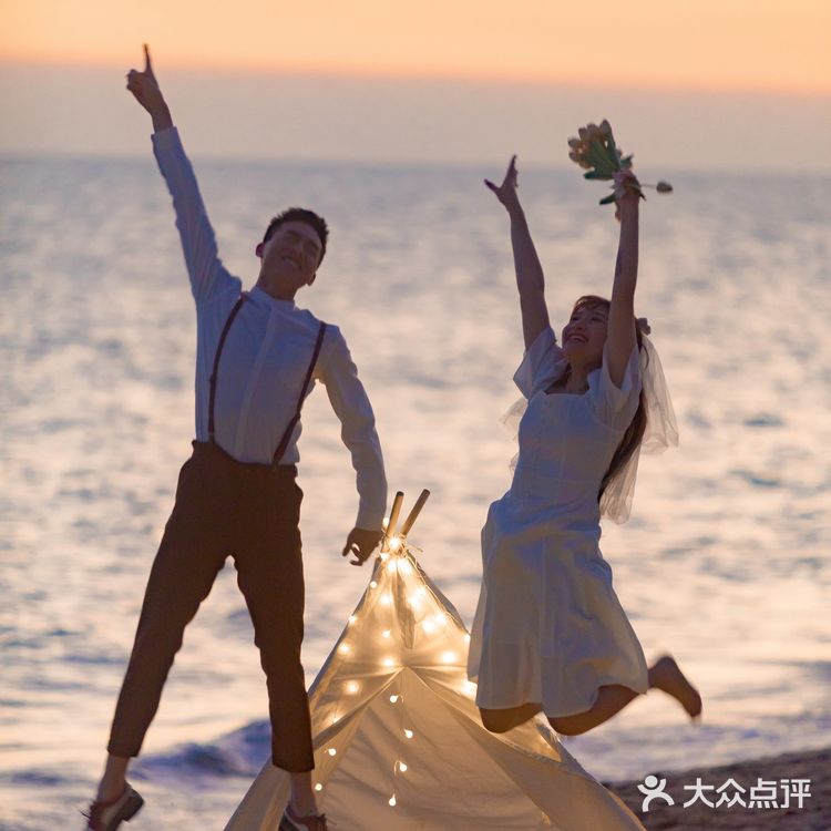温柔纯色海边婚纱照|与你共同奔赴海上星辰