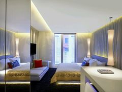 -西安大雁塔科技大学地铁站亚朵酒店