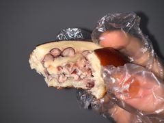 红豆碱水面包-天井·丑面包搭咖啡