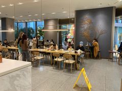 -星巴克臻选(深圳龙华红山天虹店)
