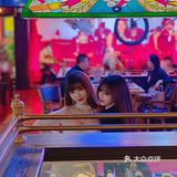 你看那签名球衣和签名黑胶唱片