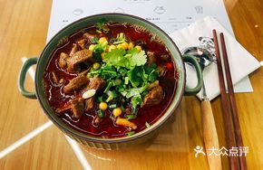 牛肉肥肠米线