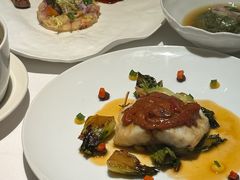纸包橄榄油浸渍海鲈鱼-Le Comptoir de Pierre Gagnaire