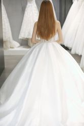 -艾米丽婚纱礼服