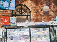 面包甜点陈列柜-皇冠幸福里动物奶油生日蛋糕(万达店)