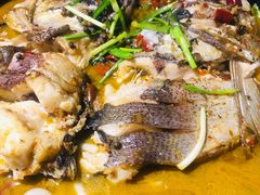 盐菜煮有机鱼头-爱啤精酿·民谣酒馆(滨江店)