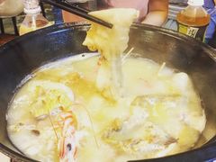 -鲜入围煮花胶鸡海鲜火锅