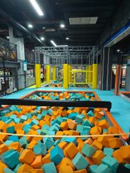 -蹦贝运动中心·蹦床·攀岩·闯关(龙岗店)