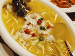 酸汤鱼-青岛海景花园大酒店·白果树餐厅青岛菜