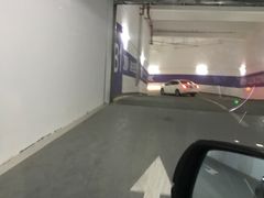 -龙湖虹桥天街-停车场