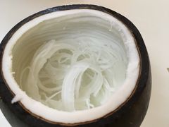 -志龙皇冠吃货椰子铺