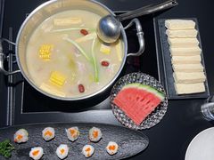 -鲜入唯煮·港式海鲜牛肉火锅(金宝街店)