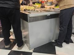 -愉肴麻辣香锅(中山路店)