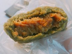 艾叶咸蛋黄肉松青团-王家沙点心店(南京西路总店)