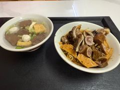 -松树干拌面店