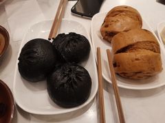 黑猪肉黑金包-李与白包子铺(桐梓林店)