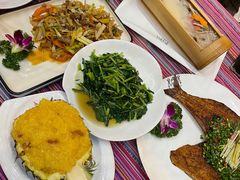 -香巴拉云南餐厅(华莱坞店)