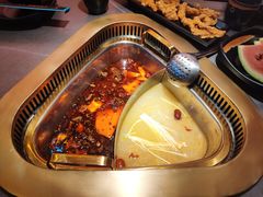 酸萝卜鸳鸯锅-鮮樂門重庆美蛙鱼头火锅(恒隆店)