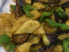 地三鲜-东北哈尔滨酱骨头馆房掌柜铁锅炖